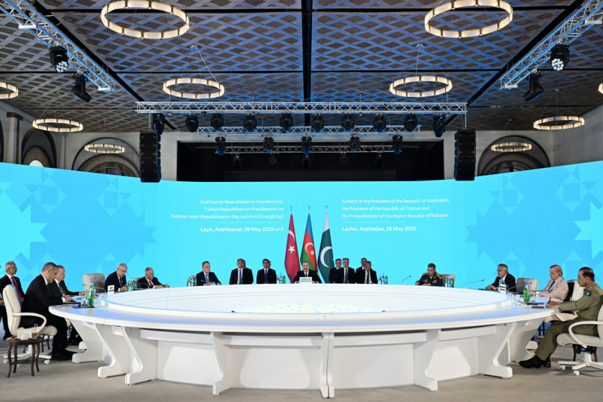 Azerbaycan, Türkiye ve Pakistan liderleri Lachin'de Üçlü Bir Zirveye Var - Güncellenmiş -1 - Video