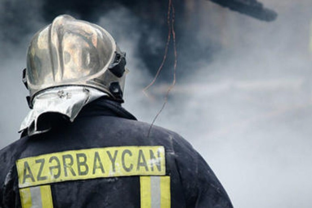 Binagadi Bölgesi'nde kuru yiyecek alanında bir yangın vardı