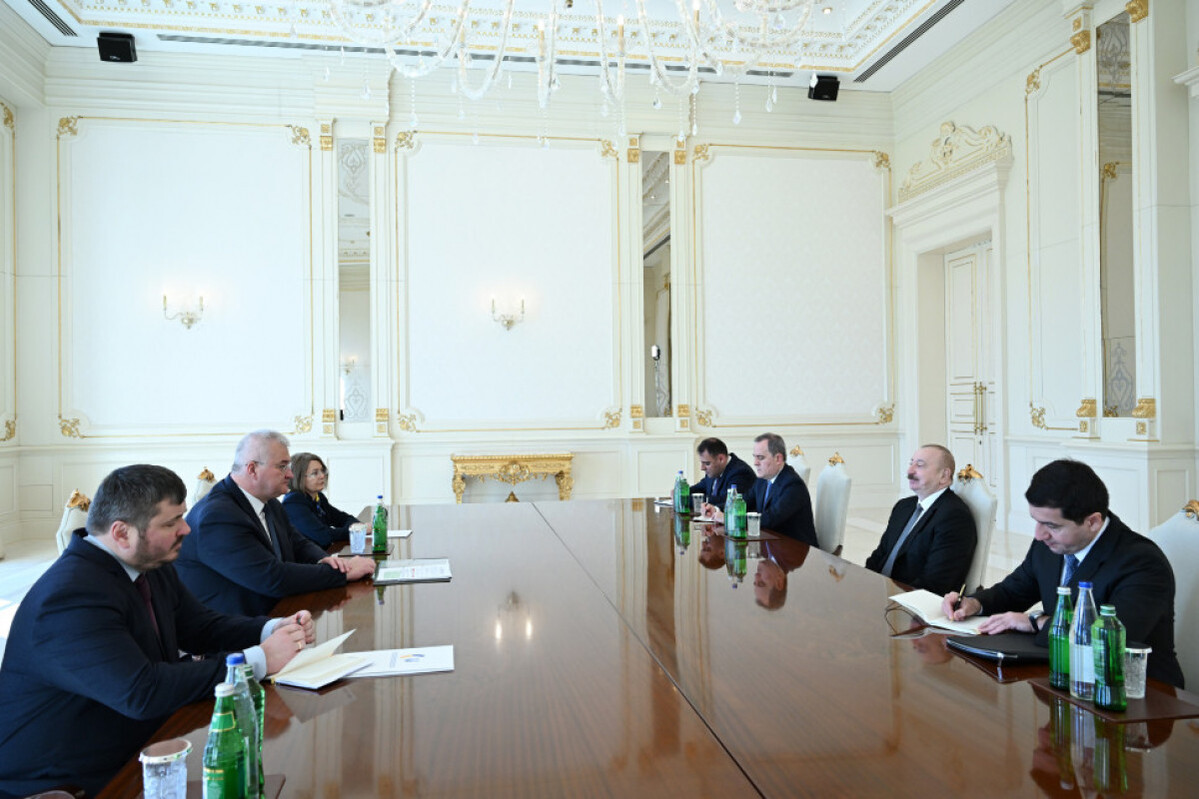 Başkan Ilham Aliyev Ukrayna Dışişleri Bakanı aldı - Güncellendi