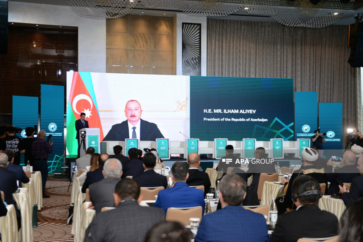 Başkan Ilham Aliyev'i İslamofobi Uluslararası Konferansı katılımcılarına hitap etmek