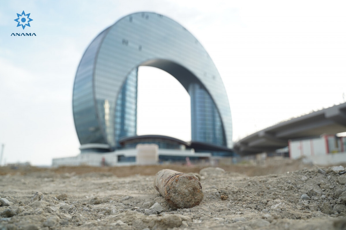 Baku'daki Port Bakü'deki inşaat sırasında askeri mühimmat keşfedildi - fotoğraf