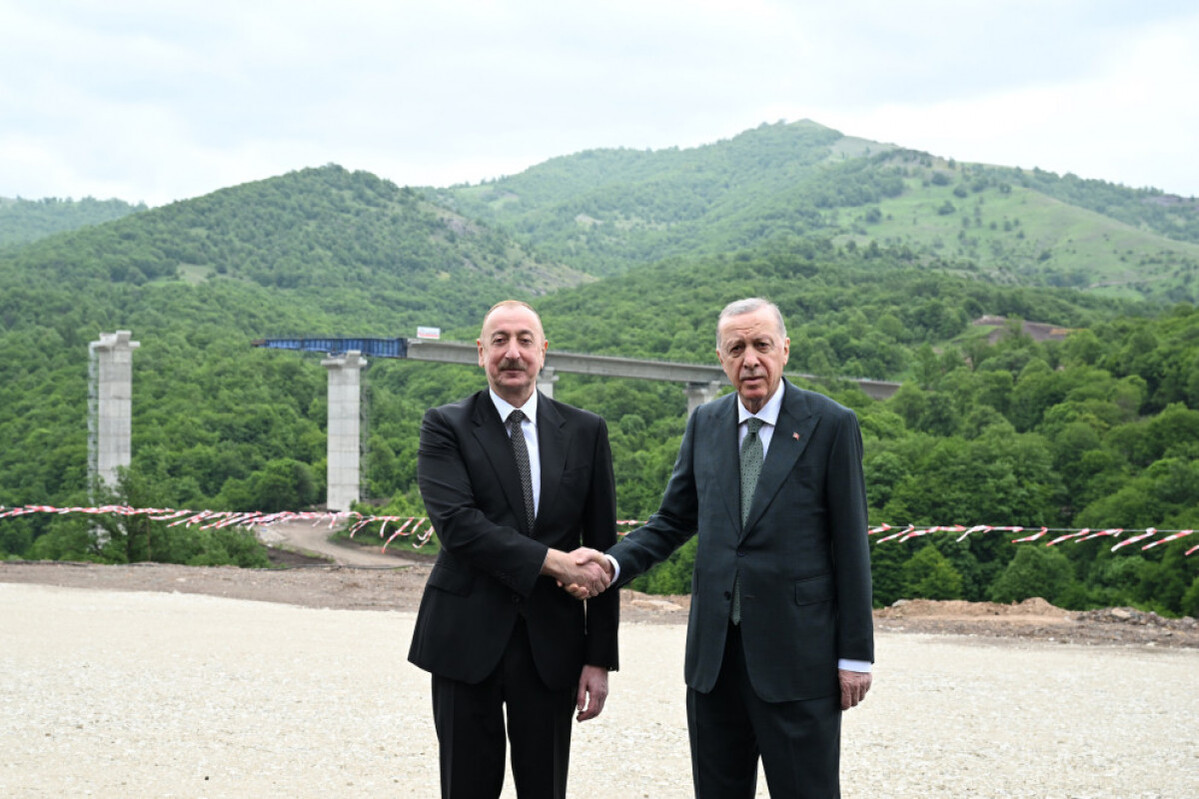 Azerbaycan ve Türkiye Başkanları Kalbajar -Lachin Otoyolunda yapılan inşaat işleriyle tanıştı - güncellendi