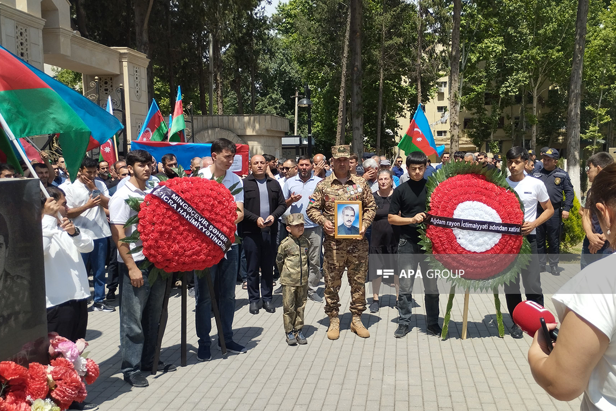 İlk Karabakh Savaşı'ndaki kayıp tarafın kalıntıları Mingachevir'e gömüldü - fotoğraf