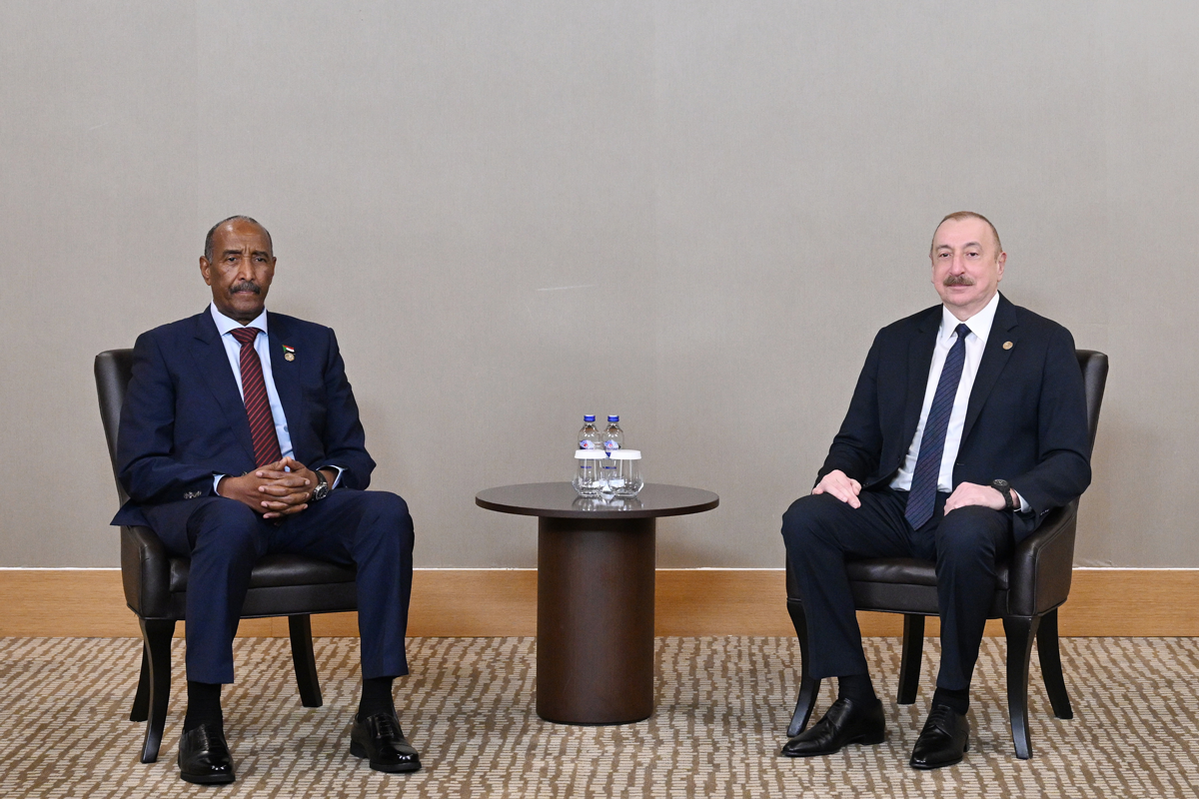 Egemen Geçiş Konseyi Başkanı Başkan Ilham Aliyev'i tebrik etti