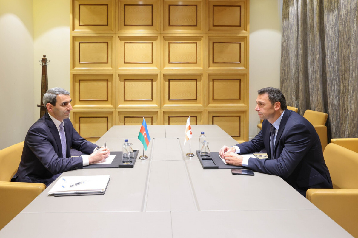 Azerbaycan ve Gürcistan Uluslararası Katmanlarının Etkin Faistes ile tanışmak