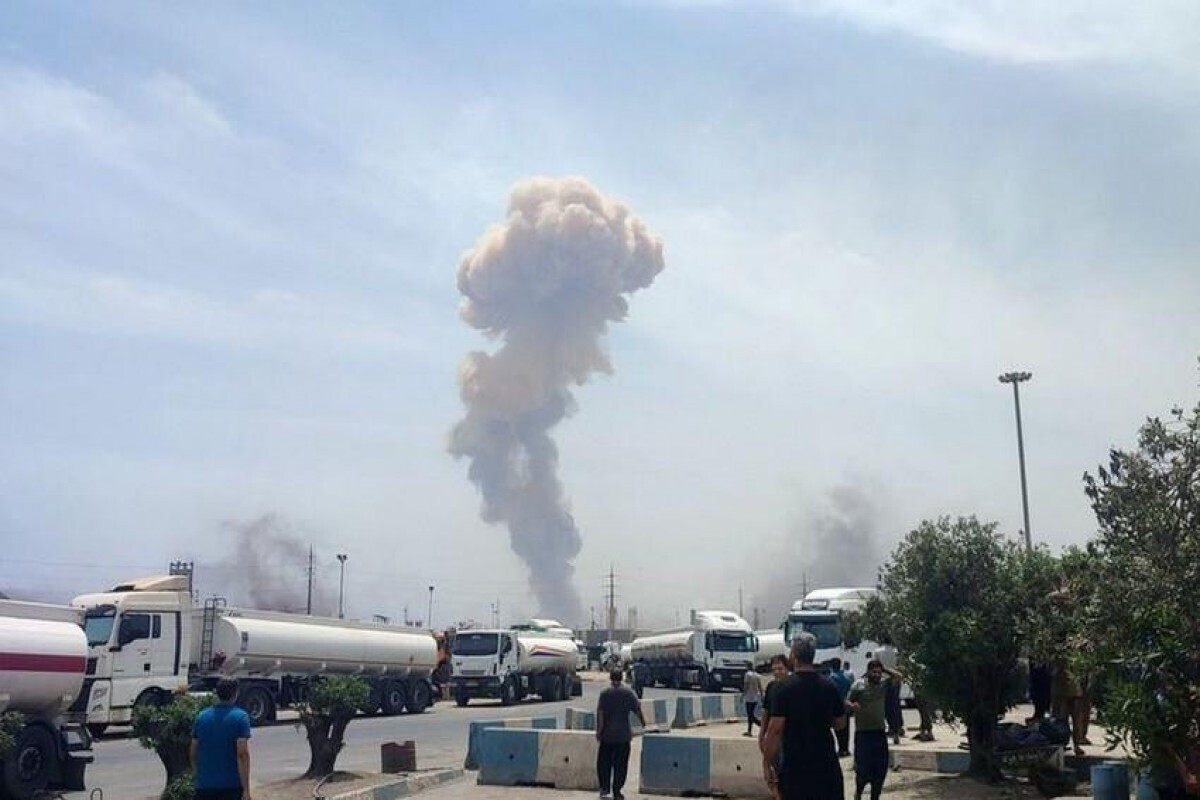 Bushehr, İran'da patlamalar meydana geldi - Video
