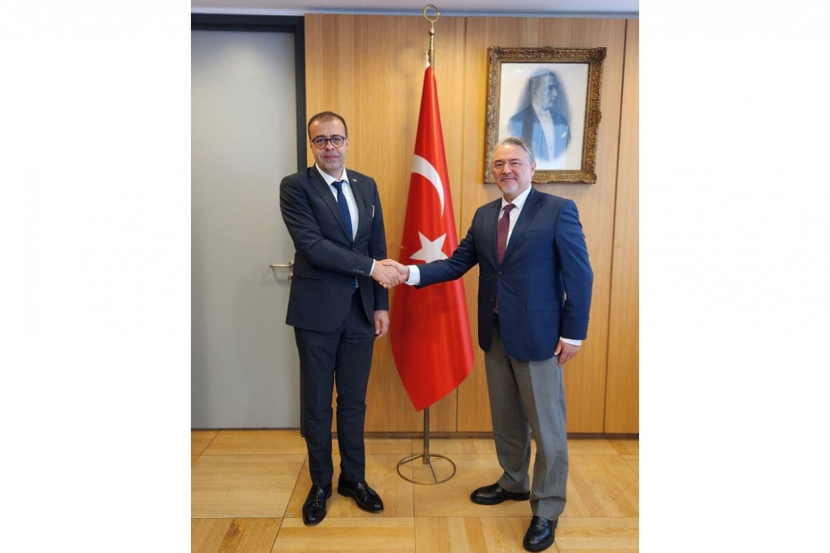 Azerbaycan ve Turkey'nin Nato'nun Büyük Kelime Konuşmaları Toplantısı