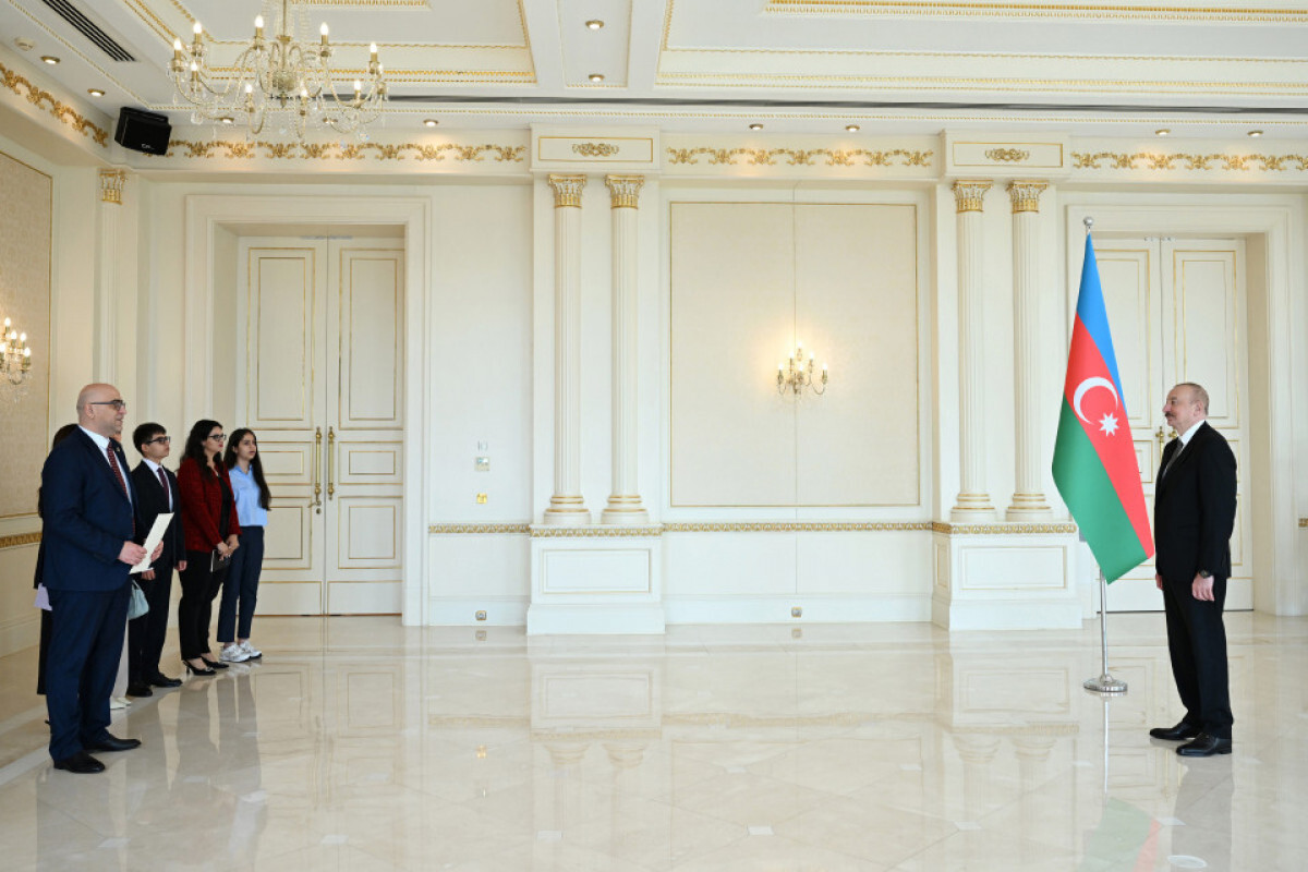 Ilham Aliyev, Filistin'in yeni atanan Azerbaycan Büyükelçisi - PhotoLent'in kimlik bilgilerini aldı