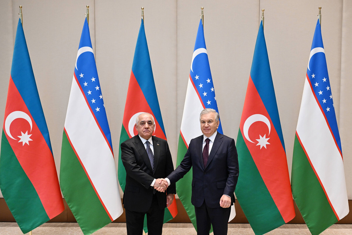 Ali Asadov Özbekistan Başkanı ile bir araya geldi