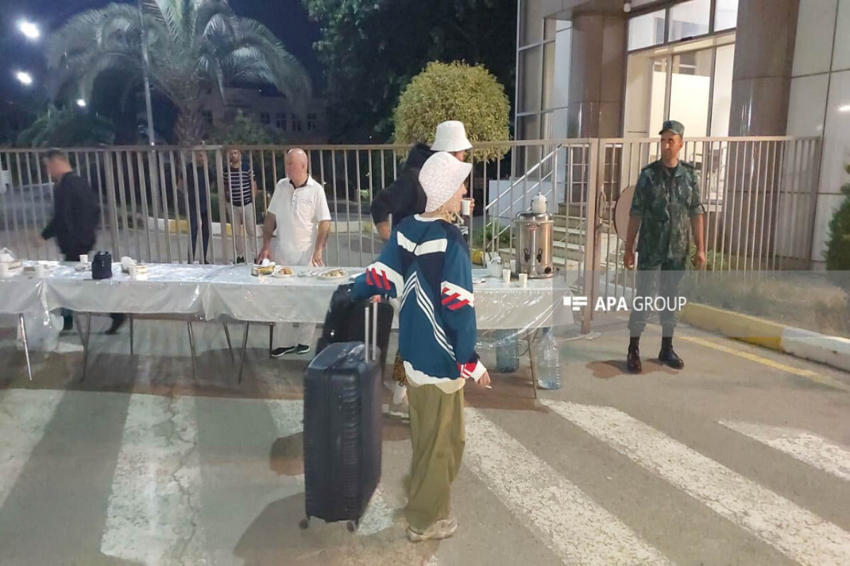 İran'dan iki Rus sanat figürü daha Astara sınırından geçti - fotoğraf - Güncellenmiş -1