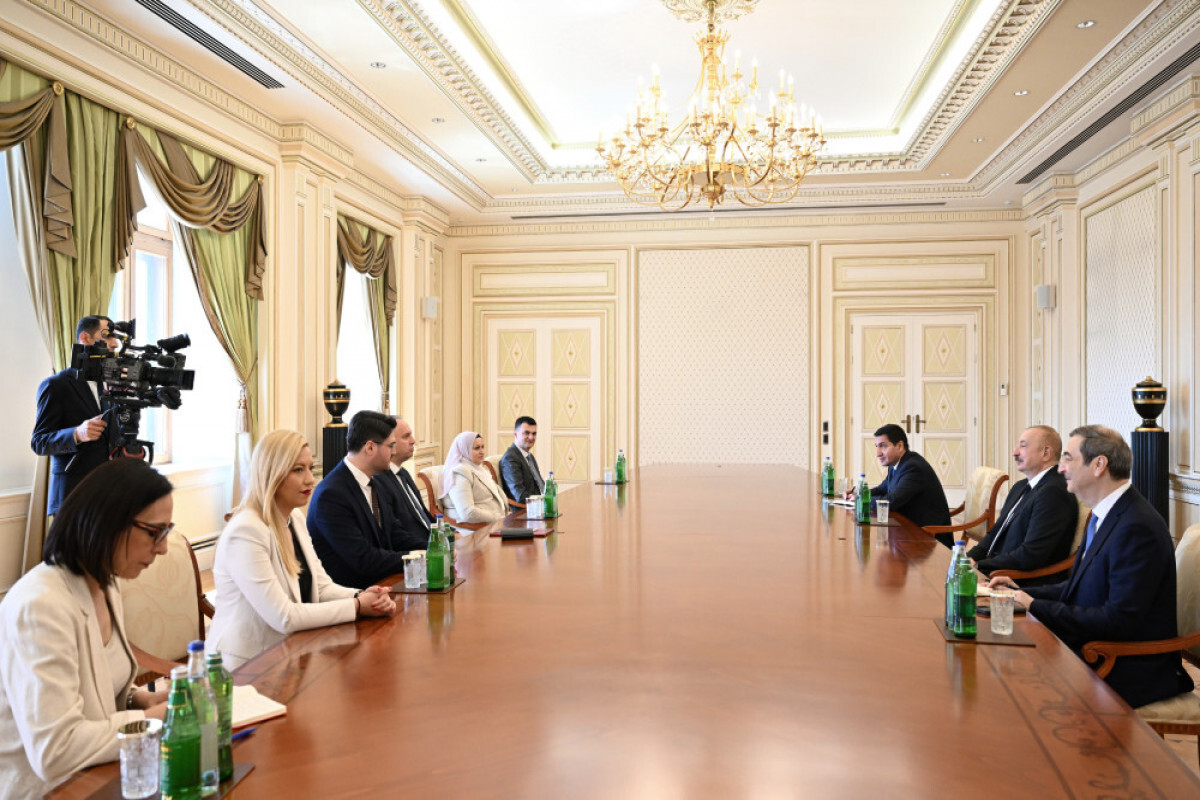 Azerbaycan Başkanı Ilham Aliyev, Kuzey Makedon Meclisi Başkanı'nı aldı