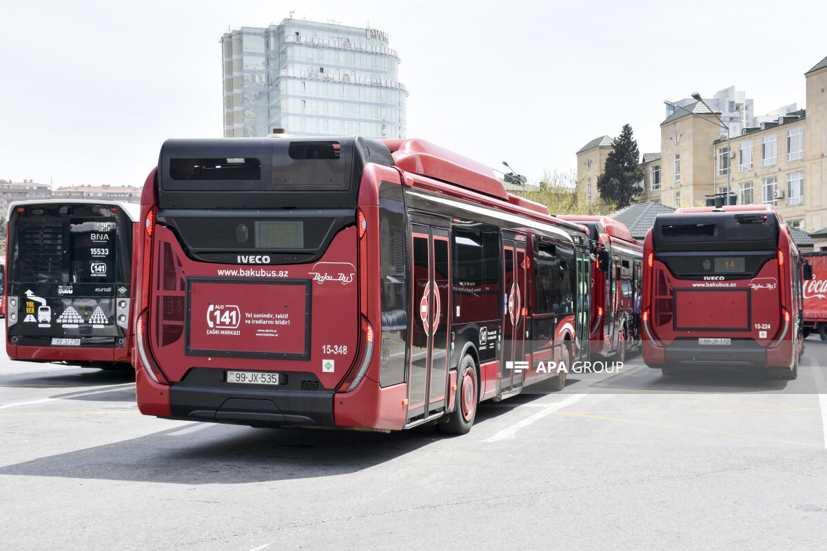 3 otobüs eyleminin eyleminin meşgul şemasında 3 otobüs