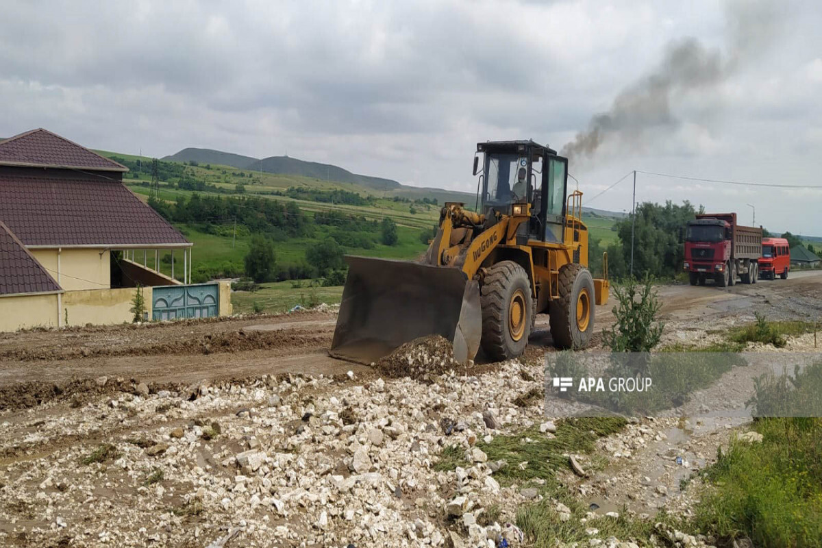 Goranboy'daki şiddetli yağmurdan sonra gelen sel bir dizi komplikasyon yaptı