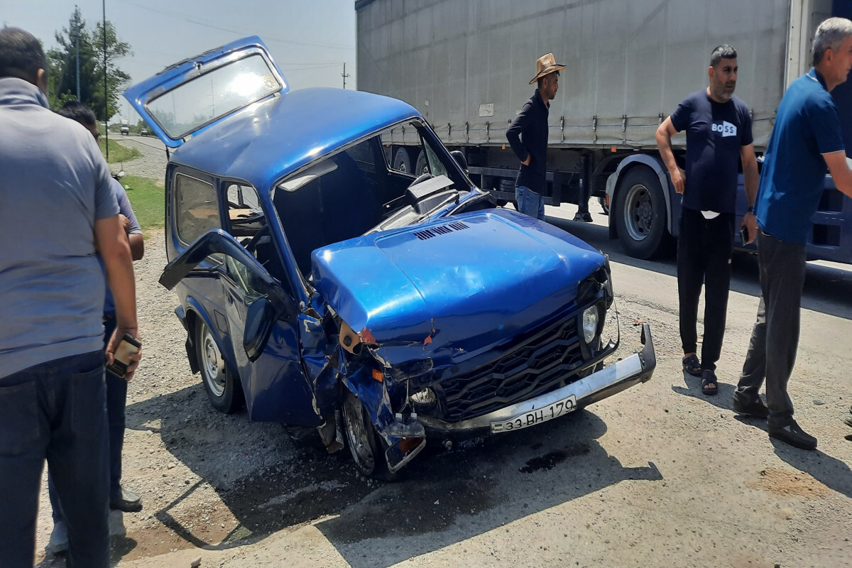 Kurdamir bir trafik kazasıydı, erkek ve kız kardeşi yaralı - güncellendi