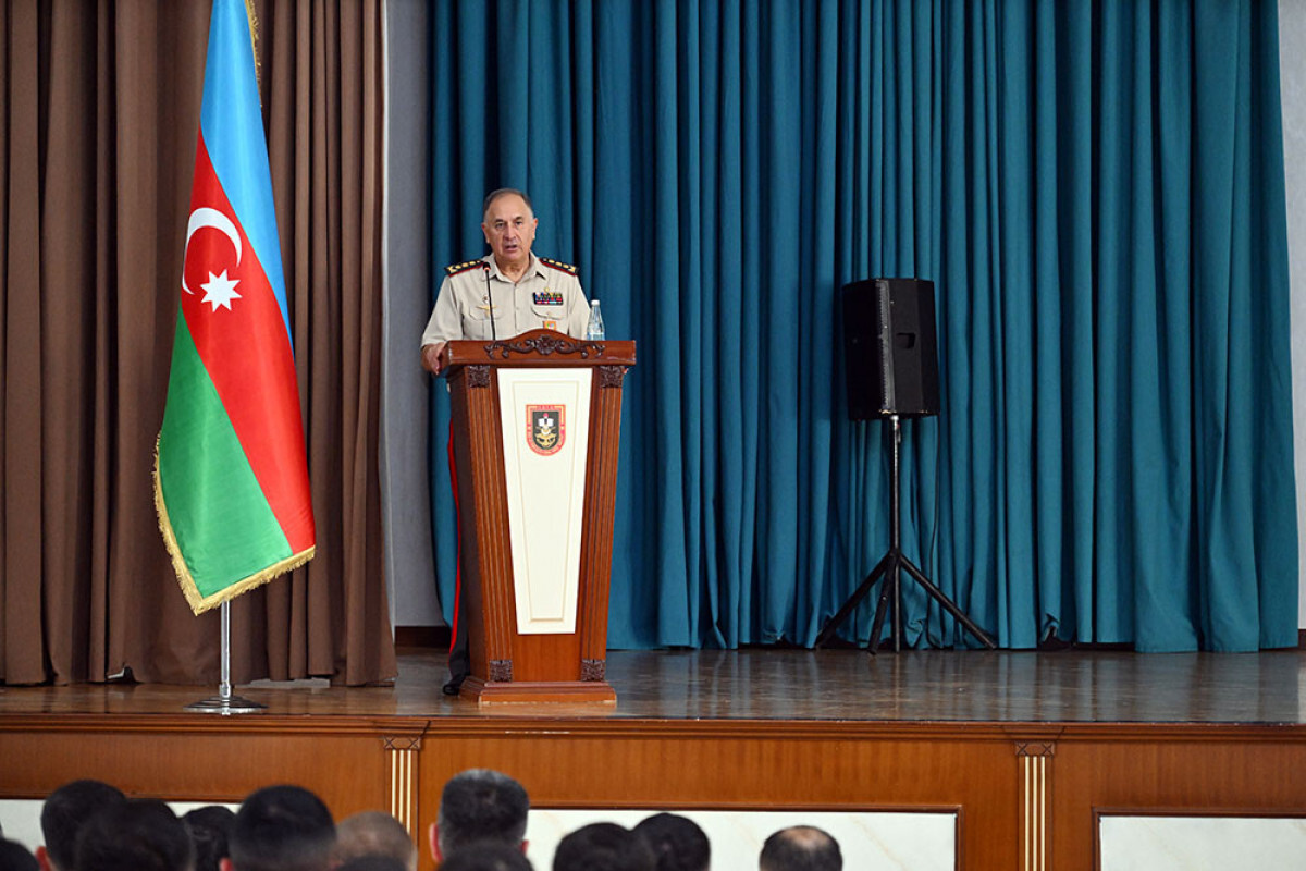Karim Valiyev Heydar Aliyev Askeri Enstitüsü'nü ziyaret etti