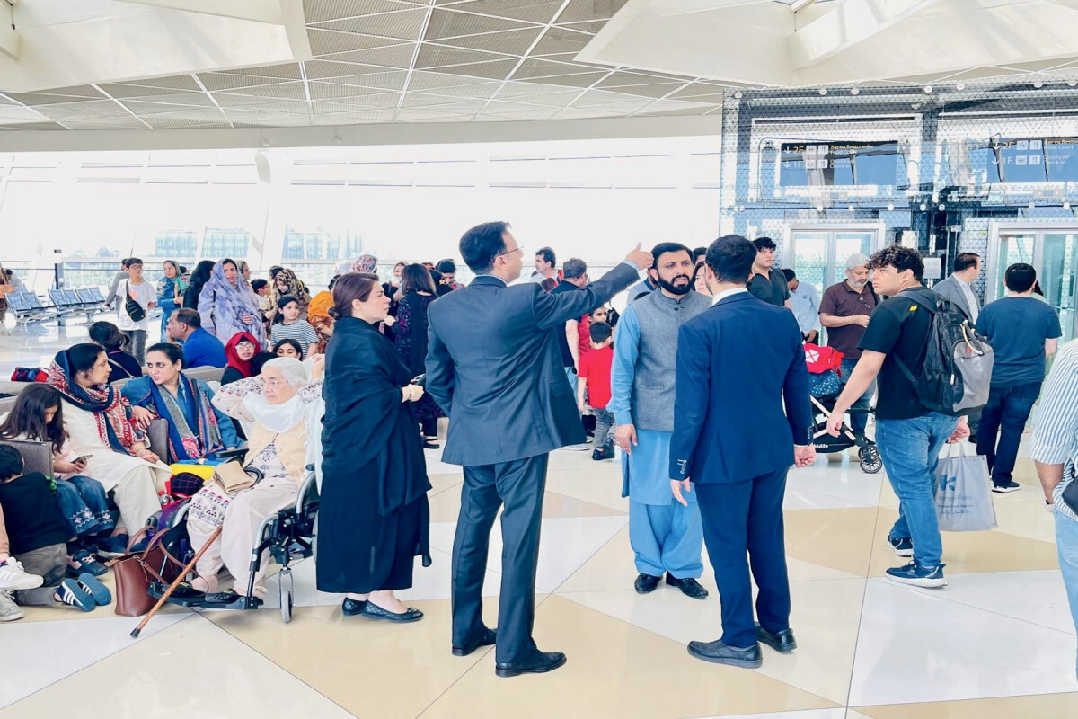İran'daki Pakistan'ın Büyüme Personeli Azerbaycan'ı tahliye ediyor