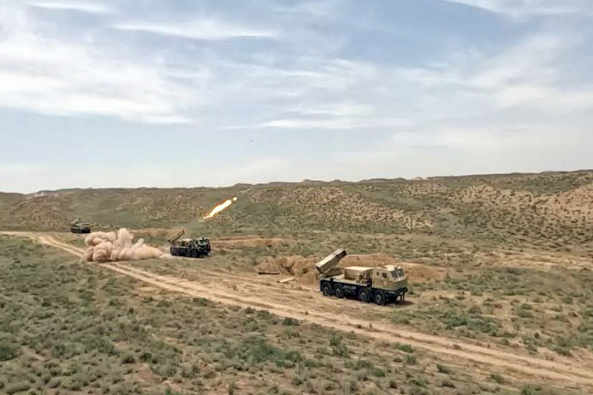 Azerbaycan'da füze ve topçu birlikleri yapıldı - Video