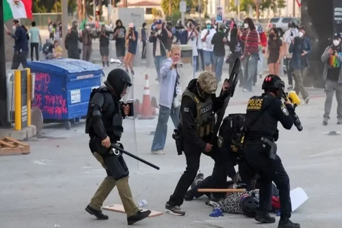 Tramp, isyanları bastırmak için Los Angeles'a Ulusal Muhafız gönderiyor - güncellendi