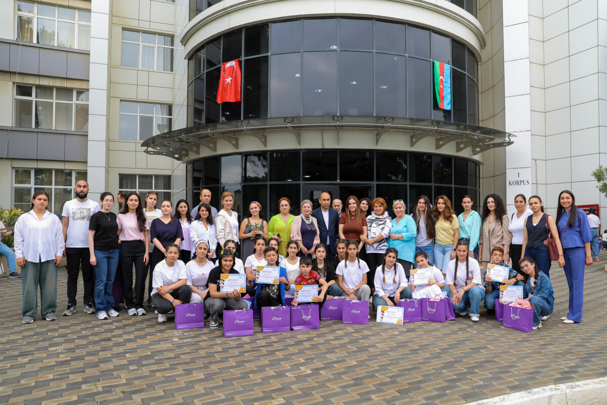 Azercell, dikkat ve bakıma ihtiyaç duyan iki kuşak bir araya getirdi