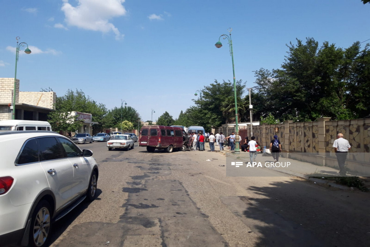 Bilasuvar'da bir minibüs bir minibüsle çarpıştı, 4 yaralı - güncellendi