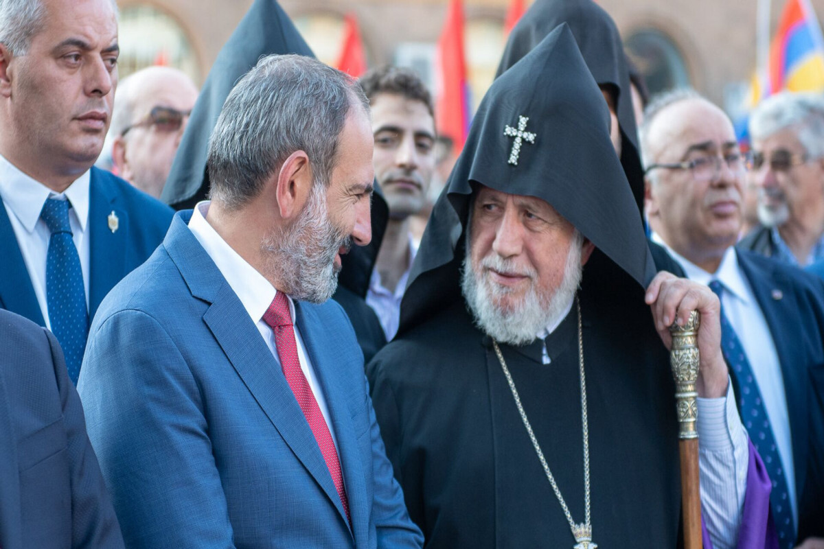 Paşinyan, Garegin II'nin hemen ikametgahını terk etmesini istedi