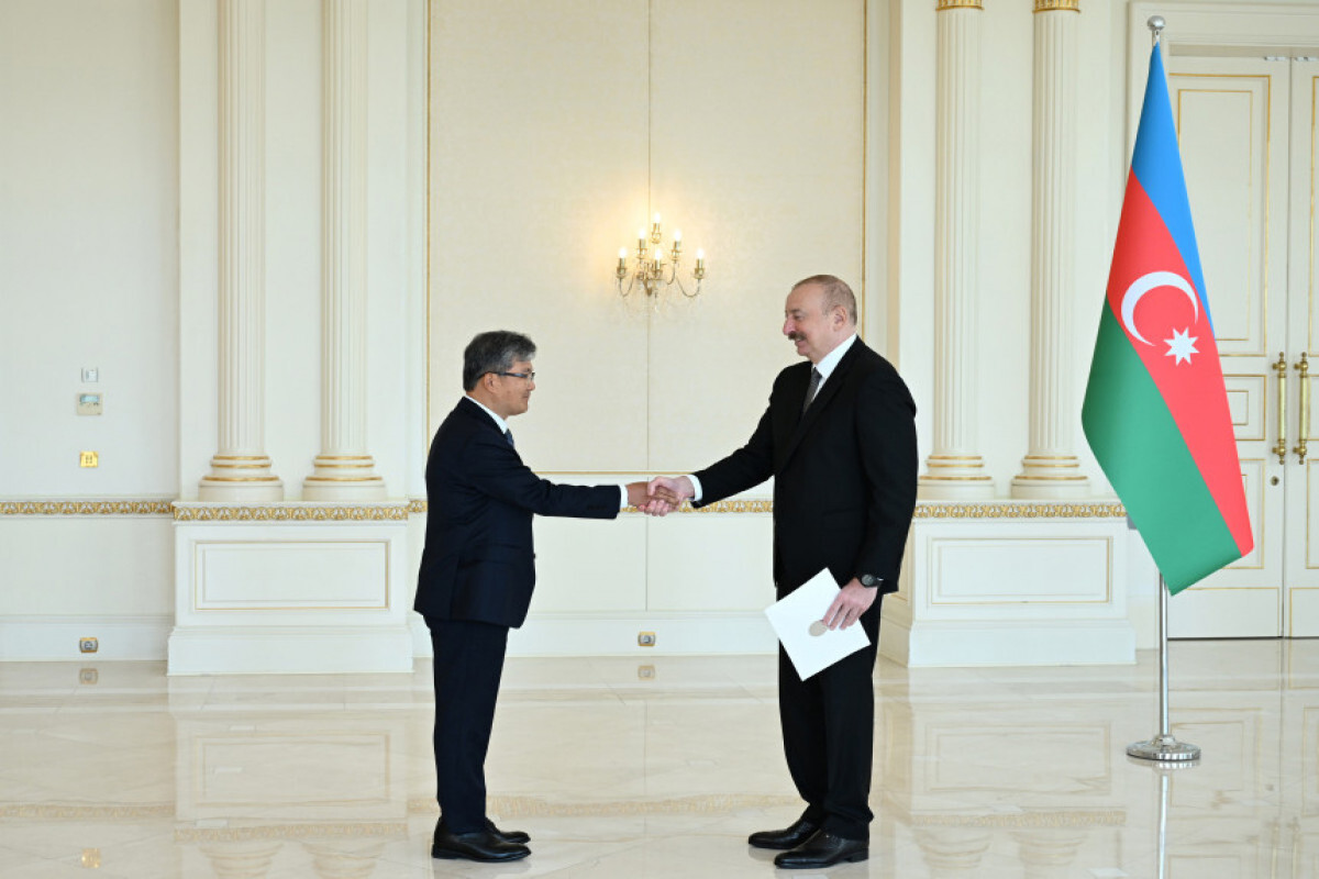 Başkan Ilham Aliyev, Kore Cumhuriyeti Büyükelçisi'nin kimlik bilgilerini aldı - Fotoğraf