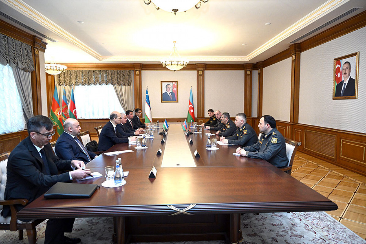 Azerbaycan Savunma Bakanı Özbekistan Güvenlik Konseyi Sekreteri ile bir araya geldi