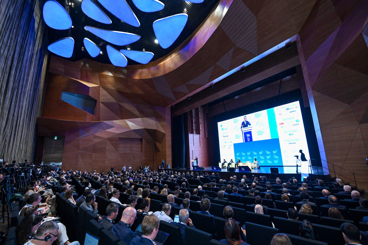 Bugün, Bakü Enerji Forumu çalışmasına başladı
