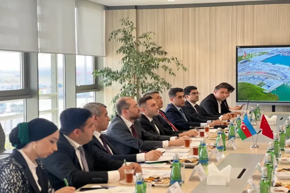 Çin'in Lianyungin şehri ile işbirliğinin genişlemesi Bakü'de tartışıldı