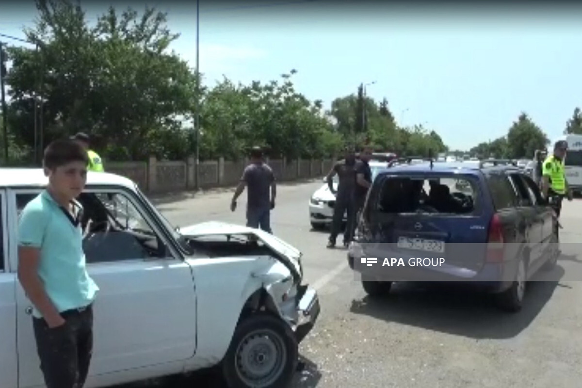 Arabalar Jalilabad'da çarpıştı, Yaralı - Video