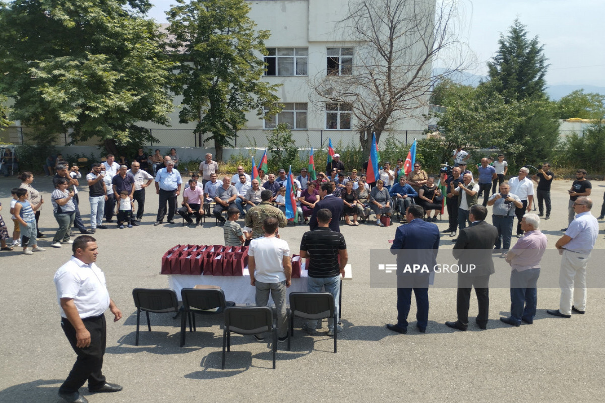 Bir sonraki göçmen karavan Aghdar köyüne ulaştı, anahtarlar sunuldu - fotoğraf - Güncellenmiş -1 - Video