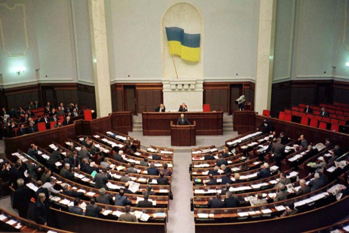 Ukrayna Rada, yolsuzlukla mücadele organlarının güçlerini geri kazanmak için oy kullandı