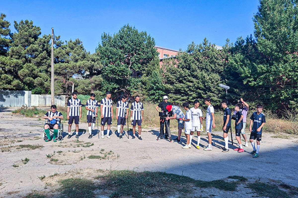 Balakhani petrol işçilerinin futbol takımı filmde - fotoğraflar