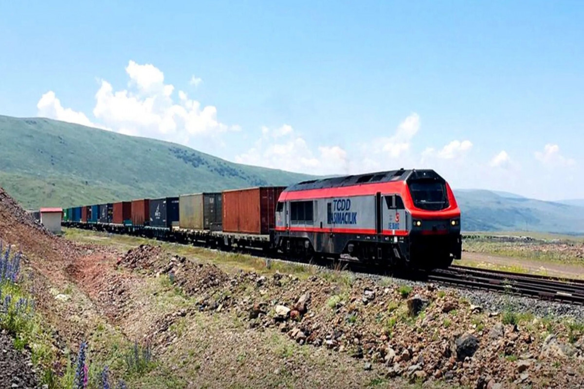 2.4 milyar Euro'ya bağlanan bir Demiryolu projesi olan Nahçuvan'a dönerek finanse edildi