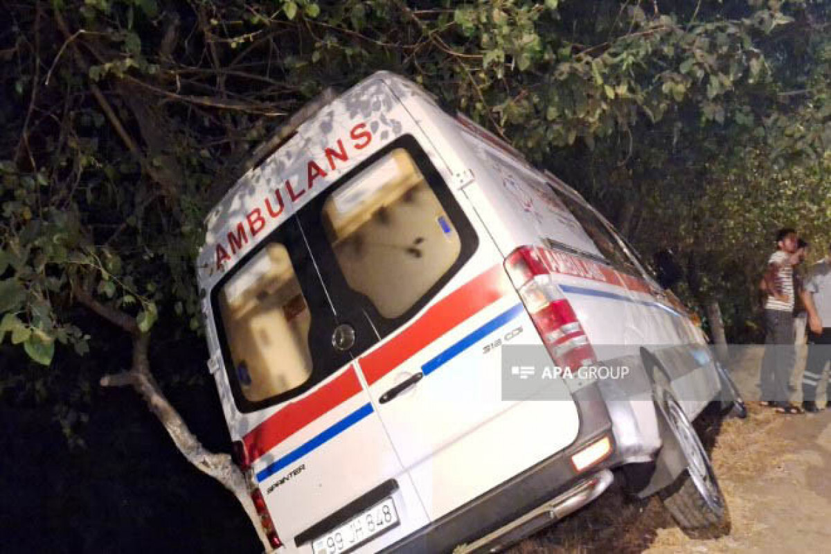 Lankaran'da bir ambulans arabası düştü ve 2 yaralı - fotoğraf - güncellendi