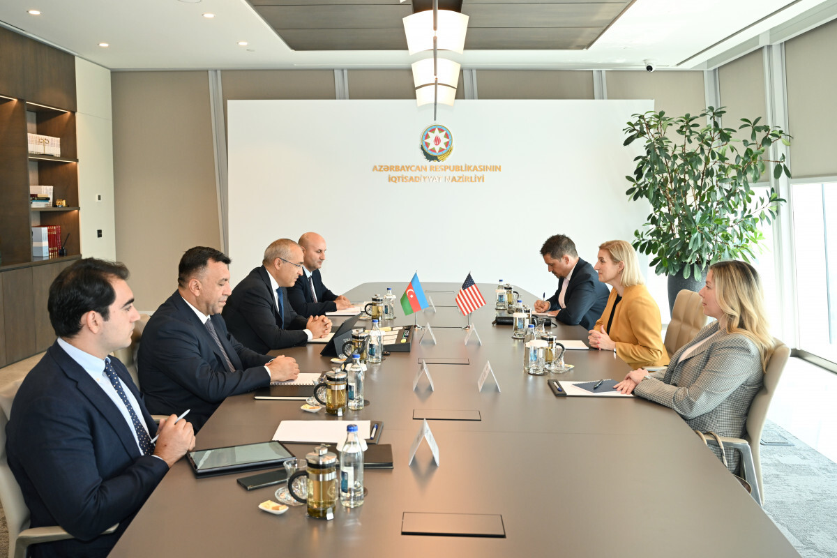 Azerbaycan ve Amerika Birleşik Devletleri genişleyen ekonomik işbirliğini tartıştı