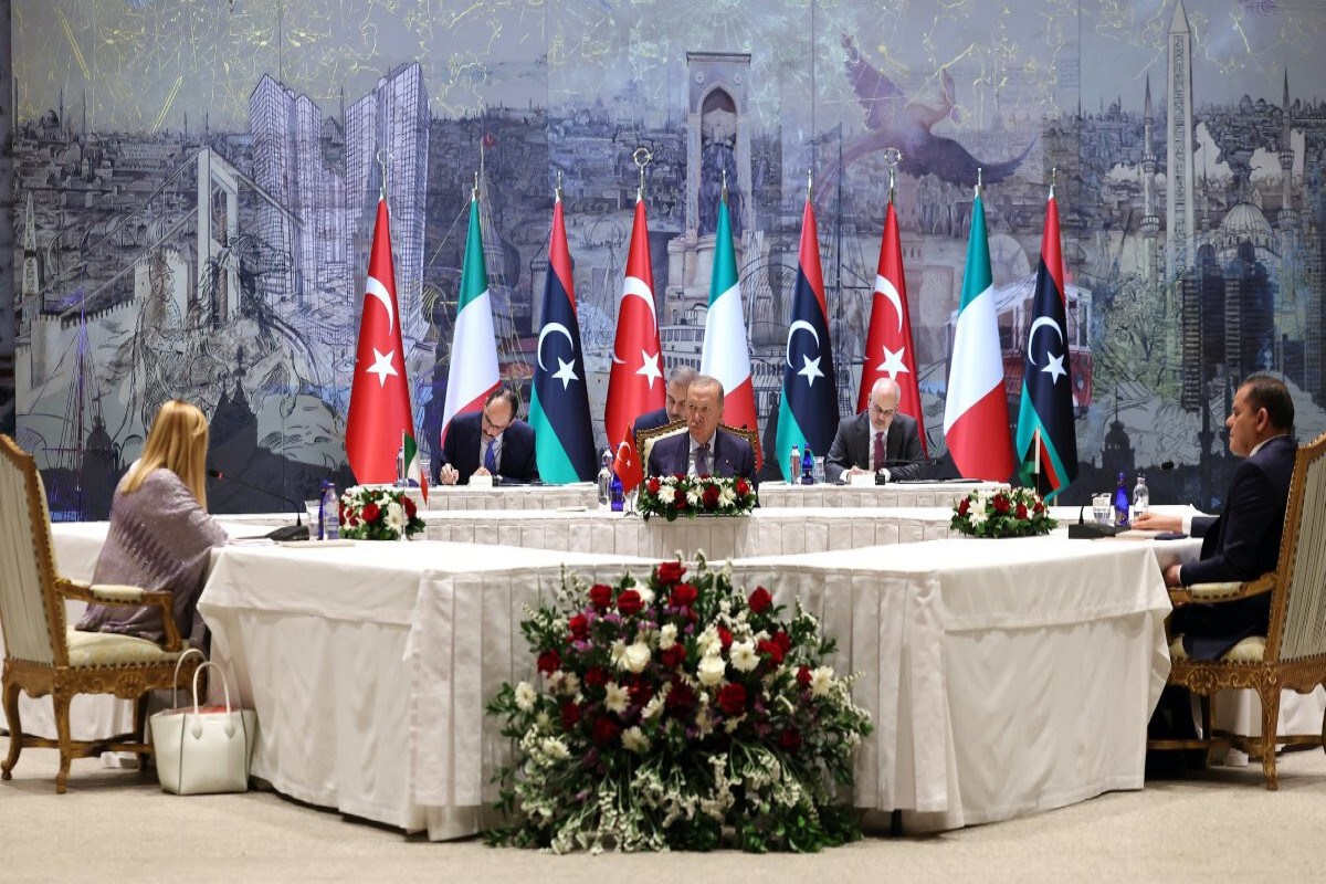 İstanbul'da Türkiye, İtalya ve Libyalı liderler arasında bir toplantı