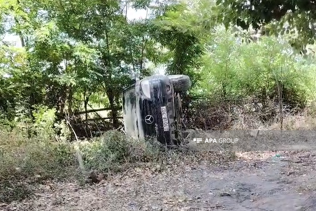 Bakü'den Gakhesa için dua etmek için bir aile trafik kazasına düştü - Video