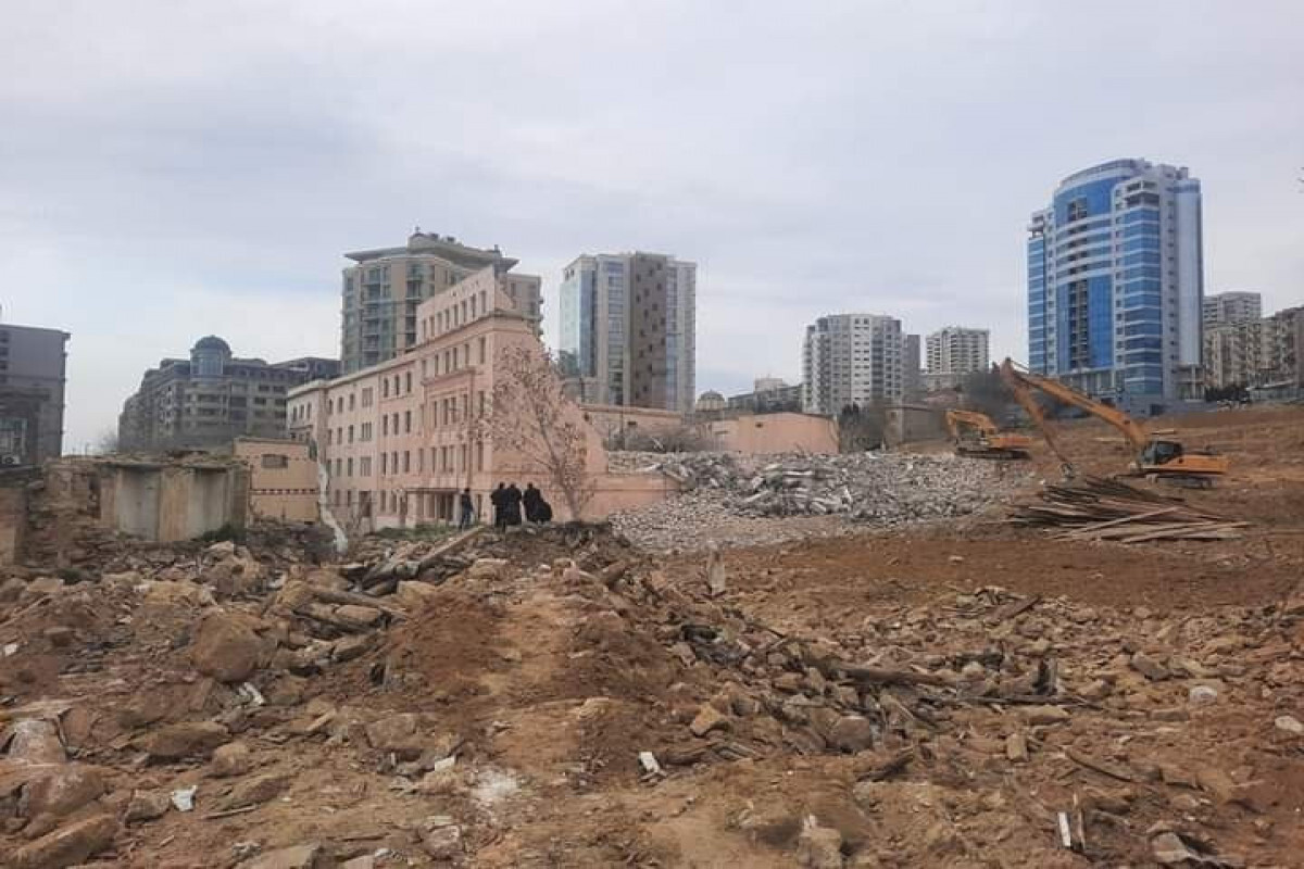 Sovetsky'de kazara binaların yıkılması başladı