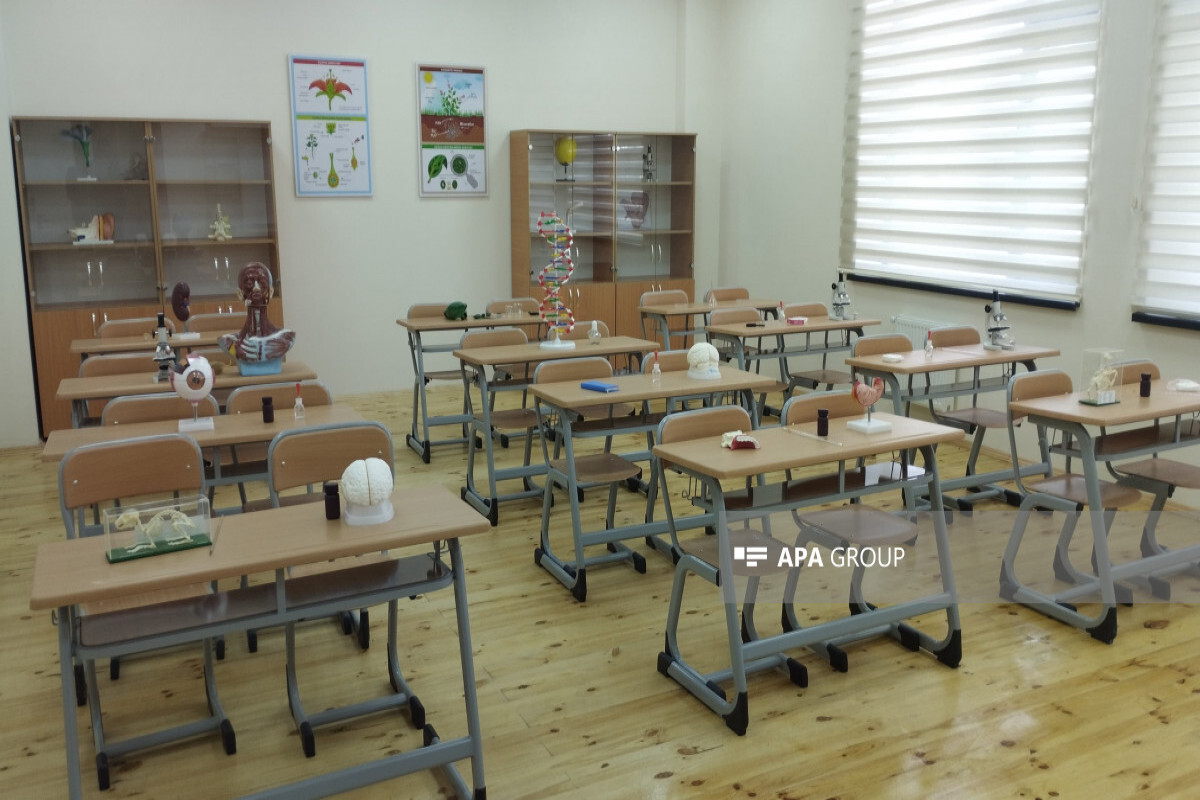Bakü'deki 10 okulda inşaat ve onarım çalışmaları yürütülüyor