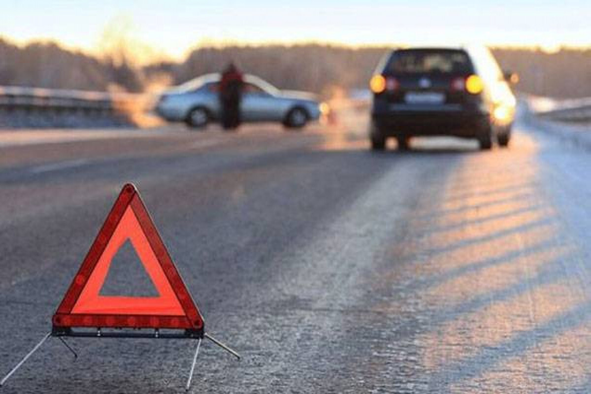 Gakh'da dinlenmeden dönen anaokulu çalışanları trafik kazasına düştü, 6 kişi yaralandı