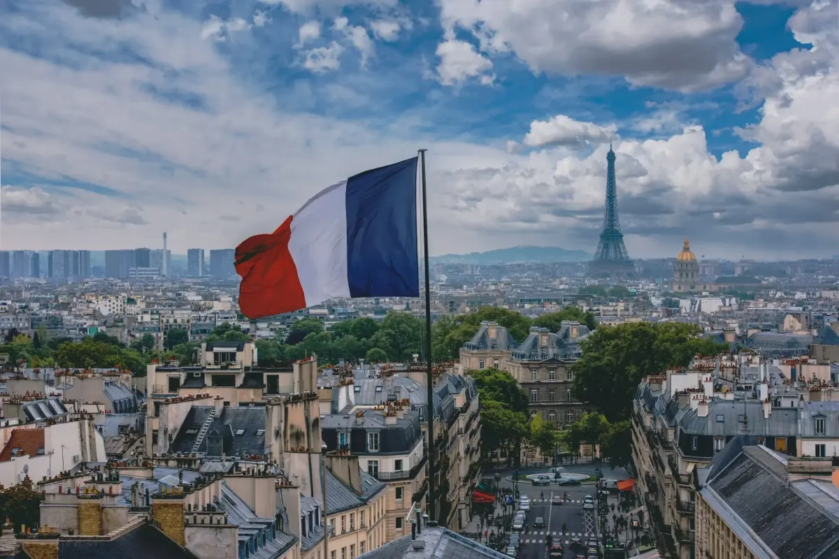 Paris, Ermenistan ve Bakü tarafından yayınlanan Minsk grubunun yapılarının iptali konusundaki çağrısına katıldı