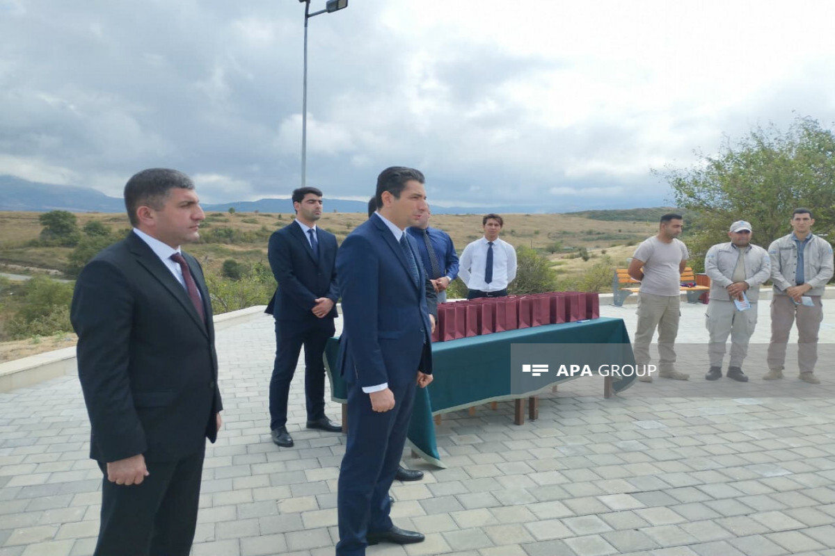 Bir sonraki göçmen karavan Khojaly Khanyurdu köyüne ulaştı, anahtarlar sunuldu - Güncellenmiş -1 - Video