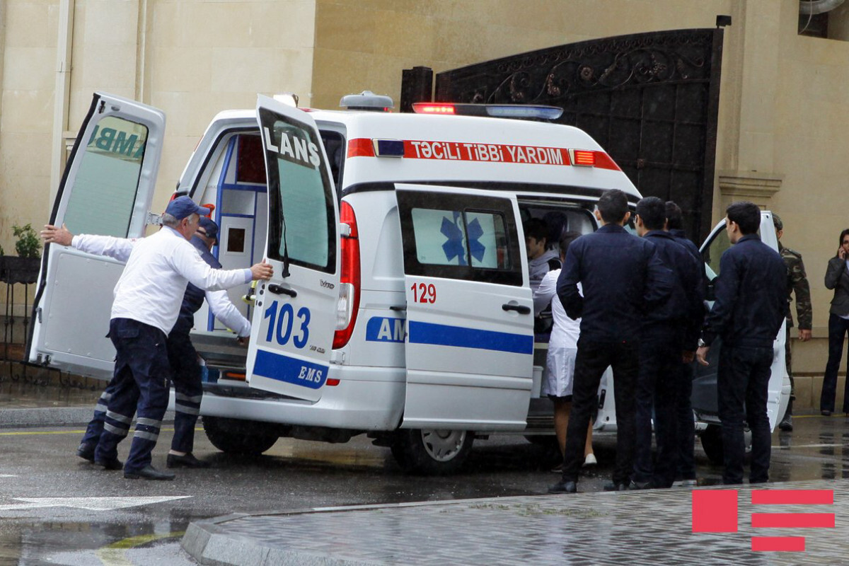 Ambulans ve Arabalar Shamkir'de çarpıştı ve yaralandı - güncellendi