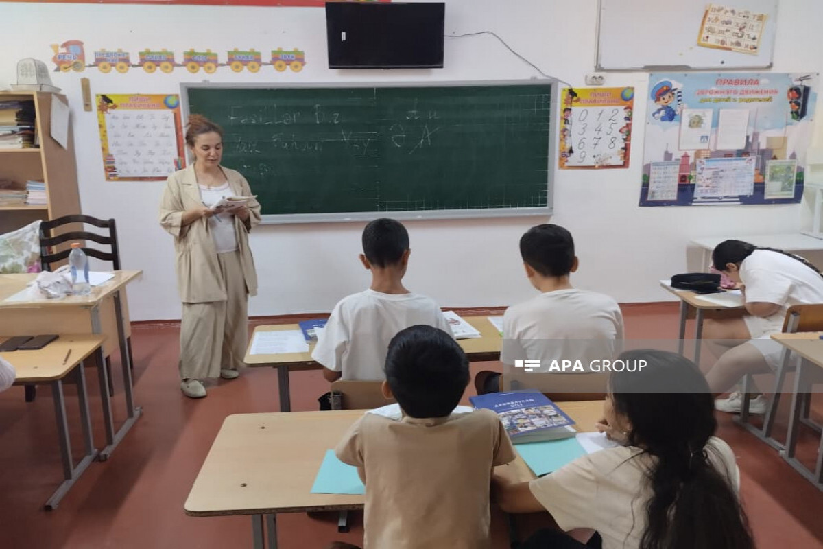 Azerbaycan dil kursları hafta sonu Kırgızistan'da başladı - fotoğraf
